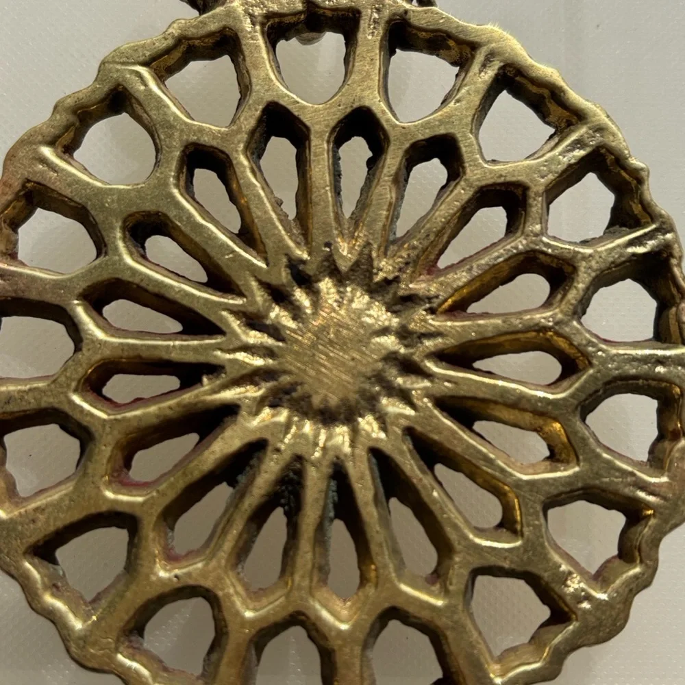 🟡Round Brass Trivet With Scallop Edging, Vintage